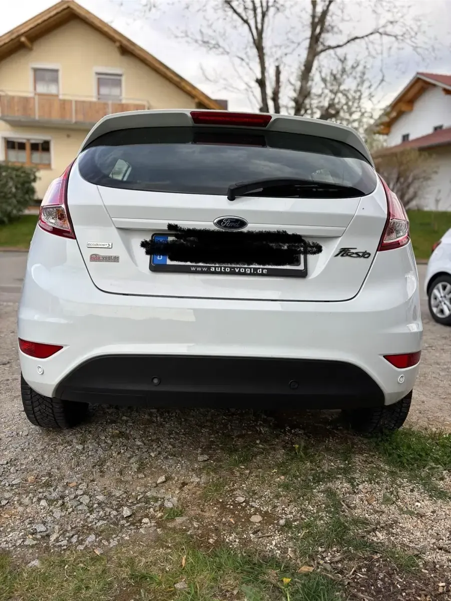 Gebraucht Ford Fiesta 101 PS (74 kW) 2016 Weiß Kleinwagen
