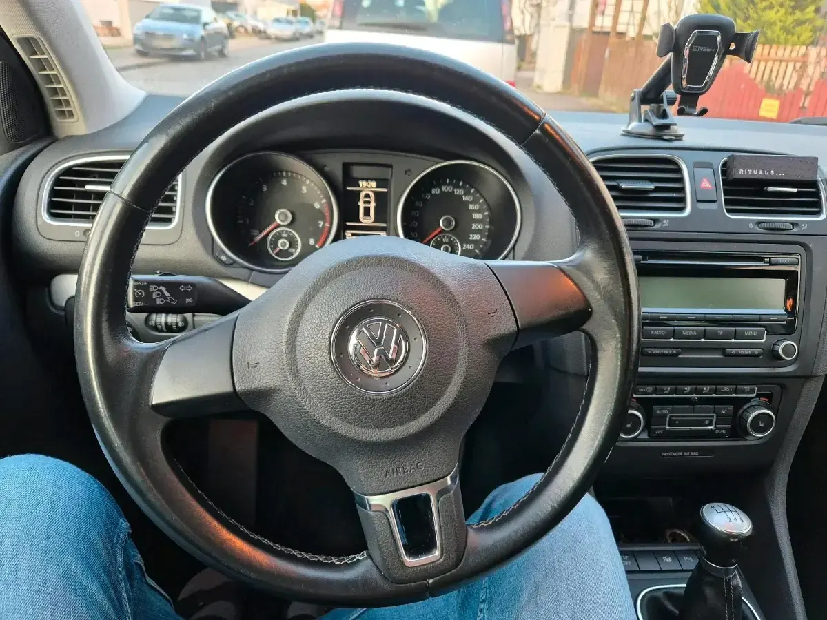 Gebraucht VW Golf VI Team 105 PS (77 kW) 2010 Blau Kleinwagen