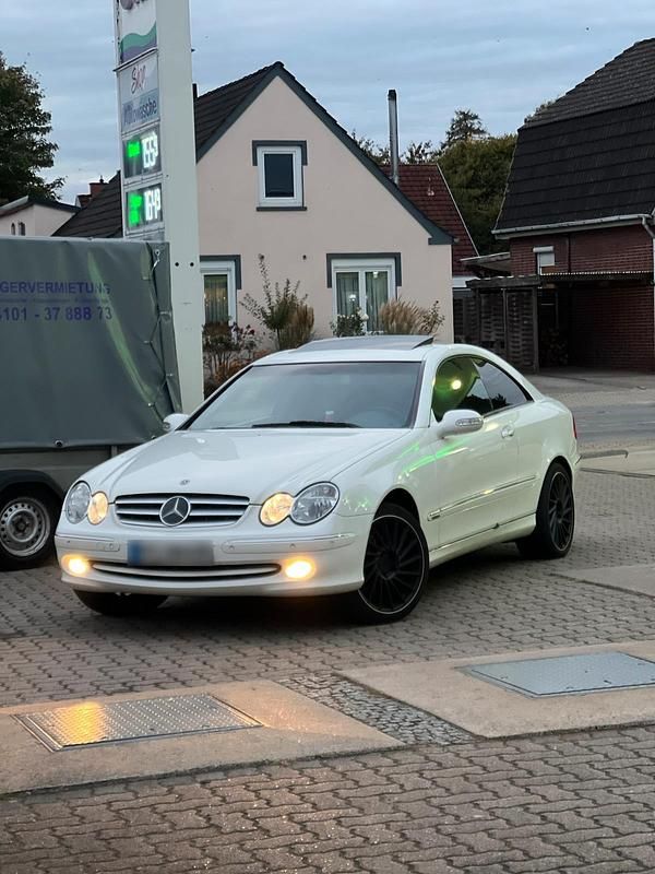 Gebraucht Mercedes CLK320 218 PS (160 kW) 2003 Weiß Coupé