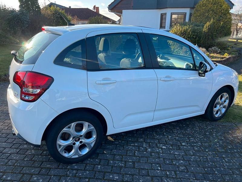 Gebraucht Citroën C3 Tendance 95 PS (69 kW) 2011 Weiß Limousine