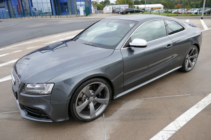 Grau metallic Gebraucht 2011 Audi RS5 Sport Coupé | 37.990 € - Bild 1/4