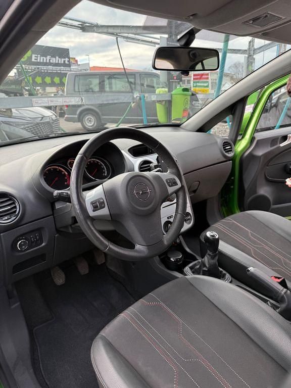 Gebraucht Opel Corsa Edition 87 PS (63 kW) 2012 Grün Kleinwagen