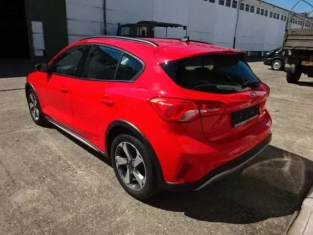 Używany Ford Focus Active 150 KM (110 kW) 2019 Czerwony Sedan/Limuzyna