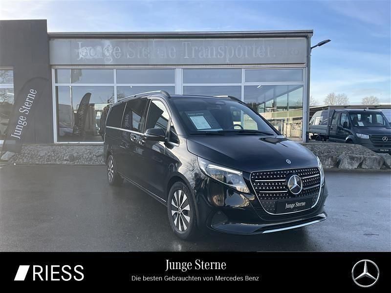 Obsidianschwarz metallic Gebraucht 2024 Mercedes V300 Avantgarde Van / Kleinbus | 62.970 € (Teuer) - Bild 1/4