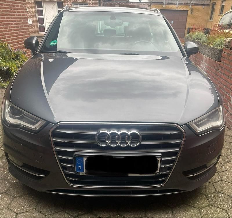 Grau Gebraucht 2013 Audi A3 S-Line Coupé | 12.800 € (Fairer Preis) - Bild 1/4