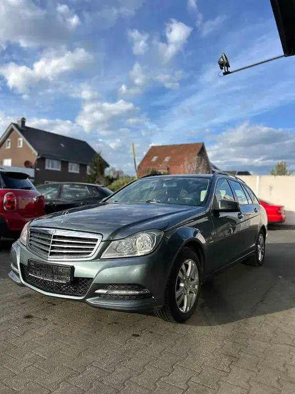 Gebraucht Mercedes C200 Elegance 136 PS (100 kW) 2011 Grau Limousine