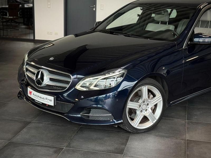 Cavansitblau Gebraucht 2014 Mercedes E350 Limousine | 26.980 € (Teuer) - Bild 1/4