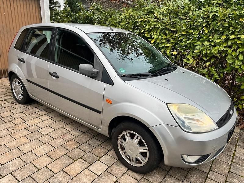 Gebraucht Ford Fiesta 80 PS (58 kW) 2004 Silber Kleinwagen