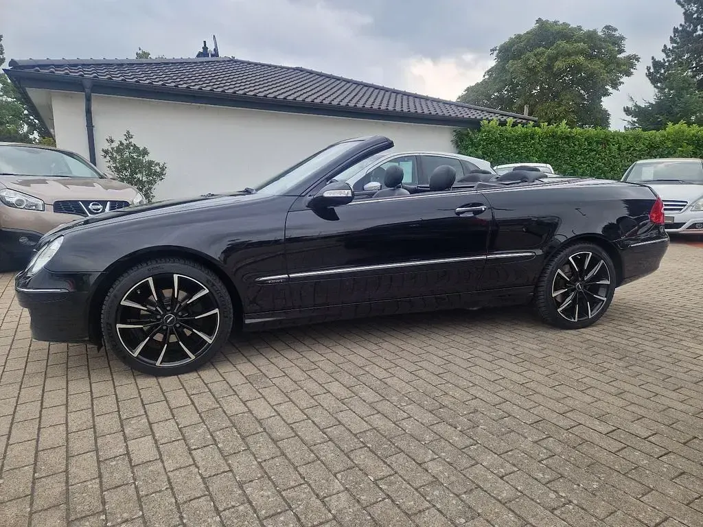 Gebraucht Mercedes CLK200 184 PS (135 kW) 2008 Schwarz Cabrio