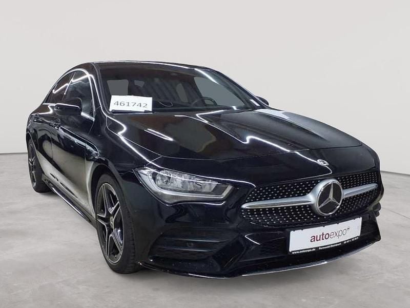 Nachtschwarz Gebraucht 2022 Mercedes CLA180 AMG line Limousine | 26.890 € (Guter Preis) - Bild 1/4