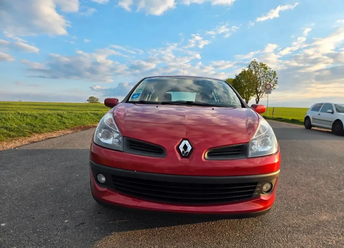 Gebraucht Renault Clio II Dynamique 88 PS (64 kW) 2006 Rot Limousine