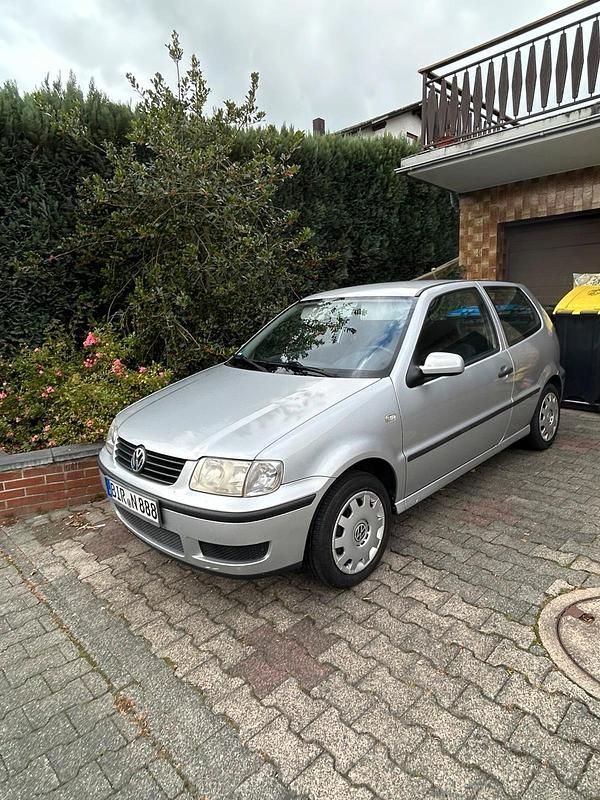 Silber Gebraucht 2001 VW Polo Match Kleinwagen | 550 € (Fairer Preis) - Bild 1/4