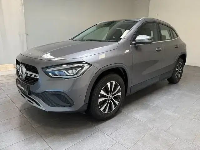 Gebraucht Mercedes GLA250 Style 218 PS (160 kW) 2022 Grau SUV
