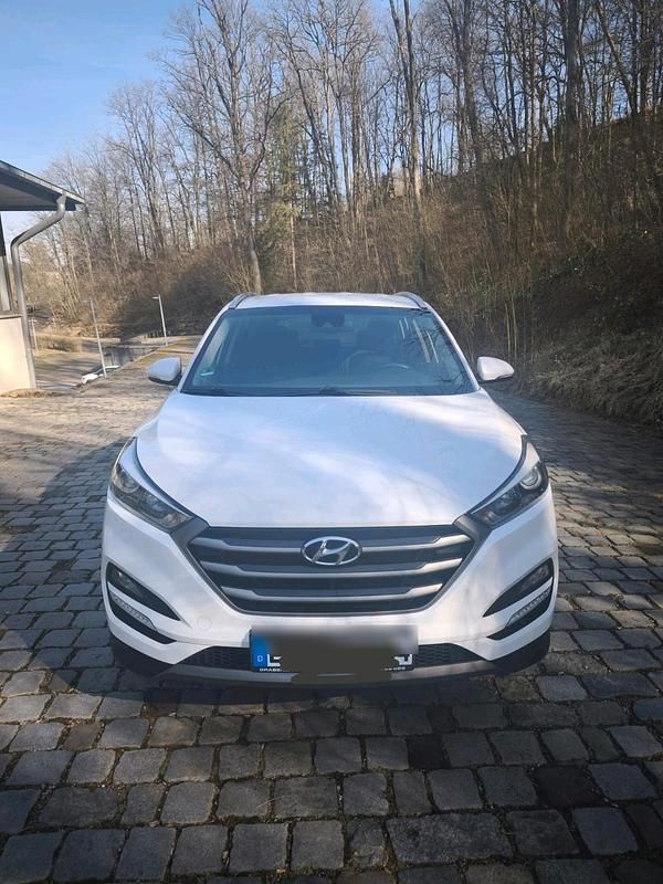 Weiß Gebraucht 2015 Hyundai Tucson SUV | 11.300 € (Fairer Preis) - Bild 1/4