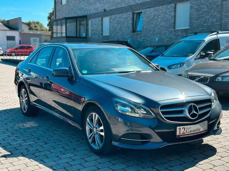 Grau Gebraucht 2013 Mercedes E200 Limousine | 16.990 € (Fairer Preis) - Bild 1/1