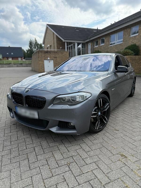 Grau Gebraucht 2011 BMW 525 M Sport Limousine | 11.999 € (Fairer Preis) - Bild 1/4
