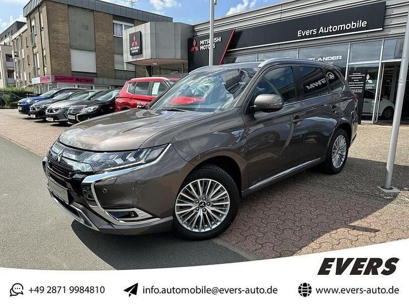 Granit braun Gebraucht 2020 Mitsubishi Outlander P-HEV Top Limousine | 26.950 € (Fairer Preis) - Bild 1/4