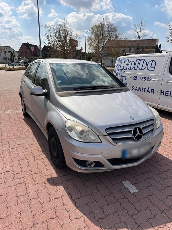 Gebraucht Mercedes B180 109 PS (80 kW) 2009 Silber Van / Kleinbus