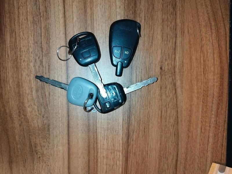 Gebraucht Toyota Avensis 116 PS (85 kW) 2004 Gelb Limousine