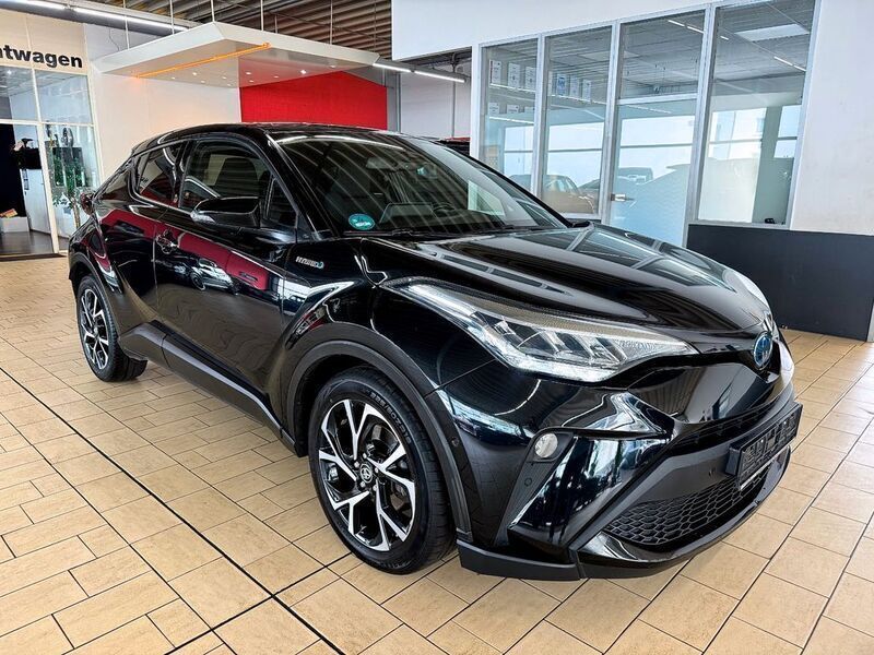 Black mica (metallic) Gebraucht 2020 Toyota C-HR Team SUV | 21.850 € (Fairer Preis) - Bild 1/4