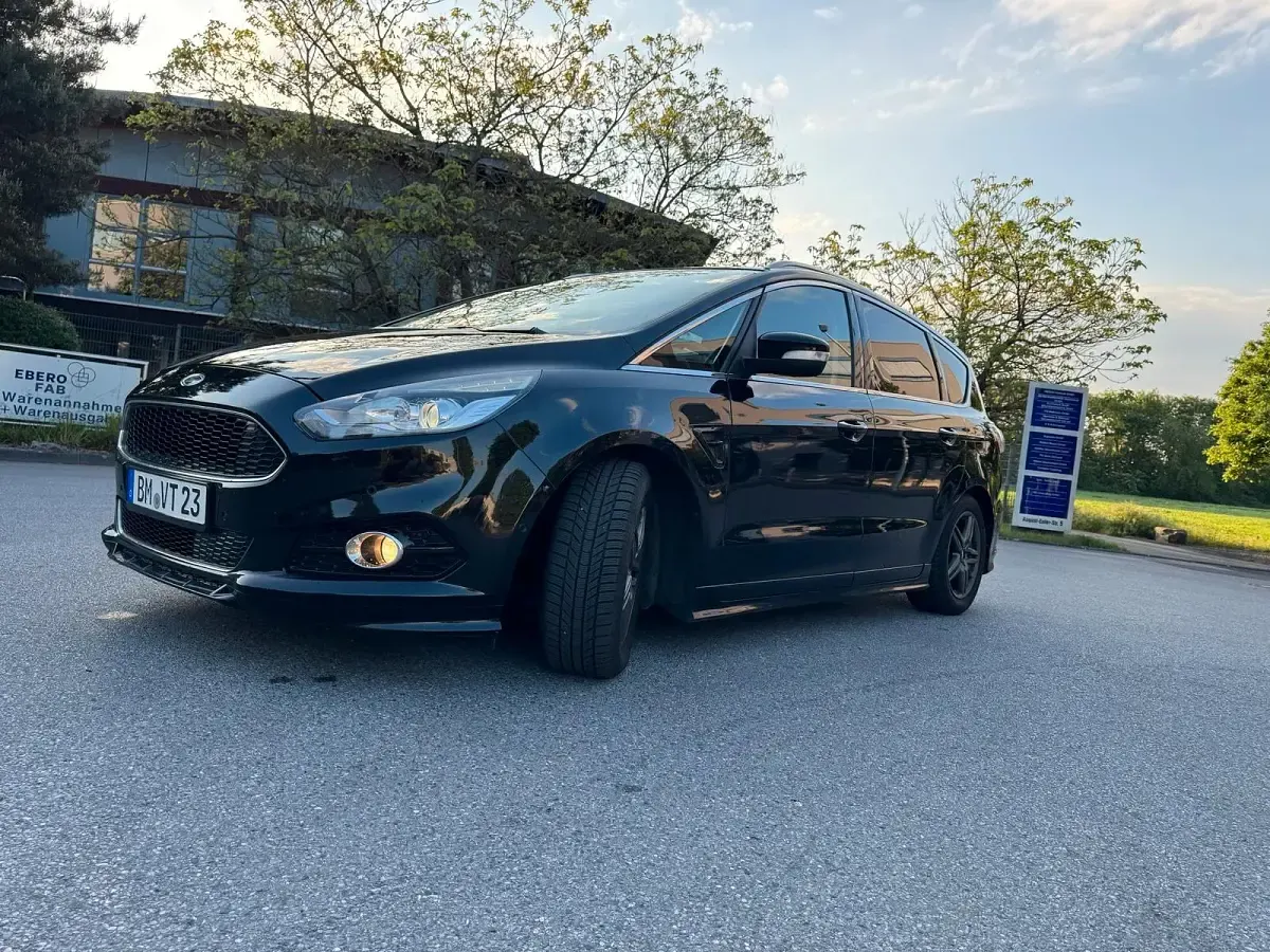 Używany Ford S-MAX S 151 KM (111 kW) 2016 Czarny Minivan