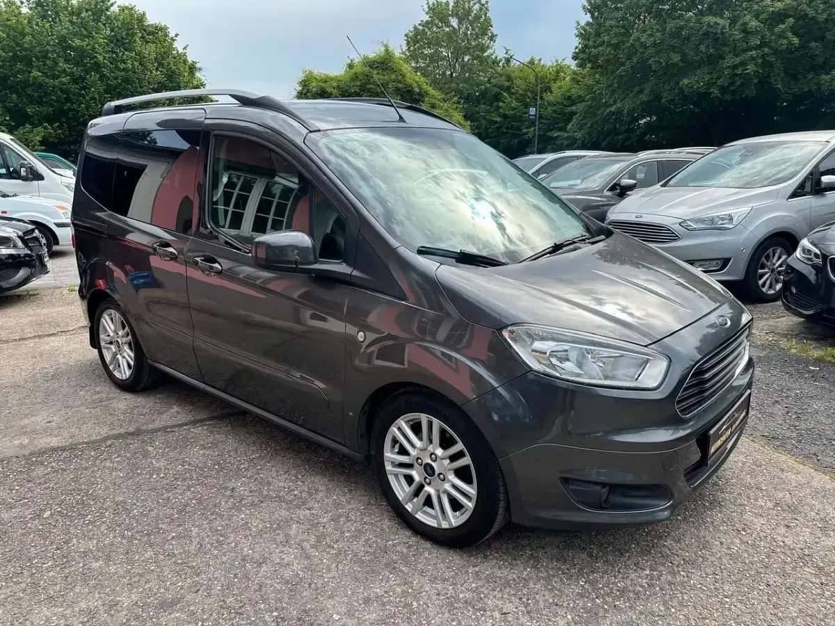Gebraucht Ford Tourneo Courier Titanium 95 PS (69 kW) 2016 Grau Van / Kleinbus