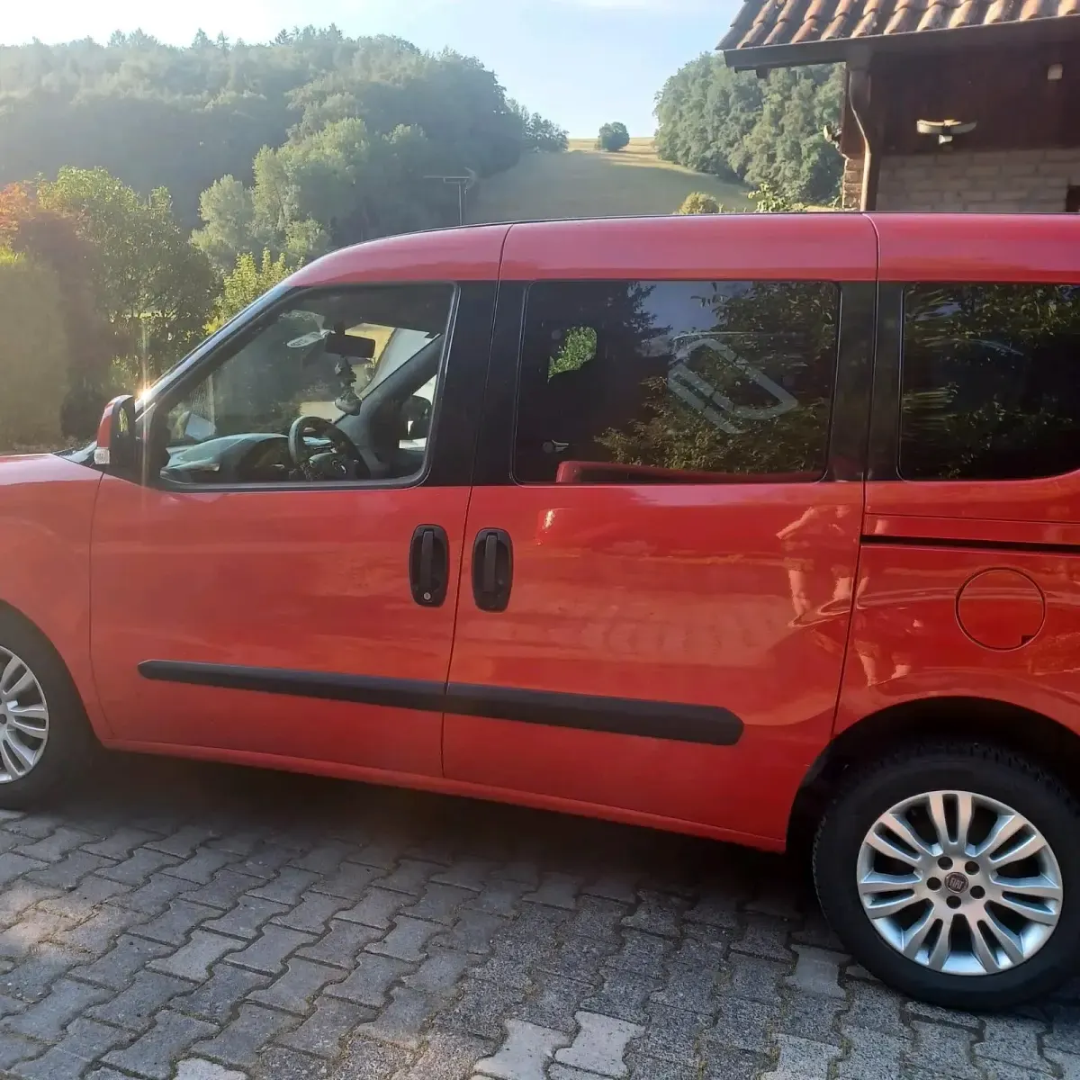 Gebraucht Fiat Doblò 90 PS (66 kW) 2010 Rot Van / Kleinbus