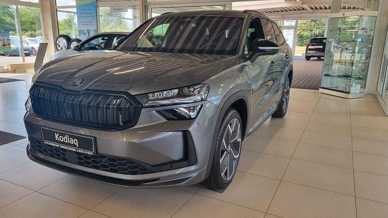 Grau Neu 2025 Skoda Kodiaq SportLine SUV | 63.500 € - Bild 1/4