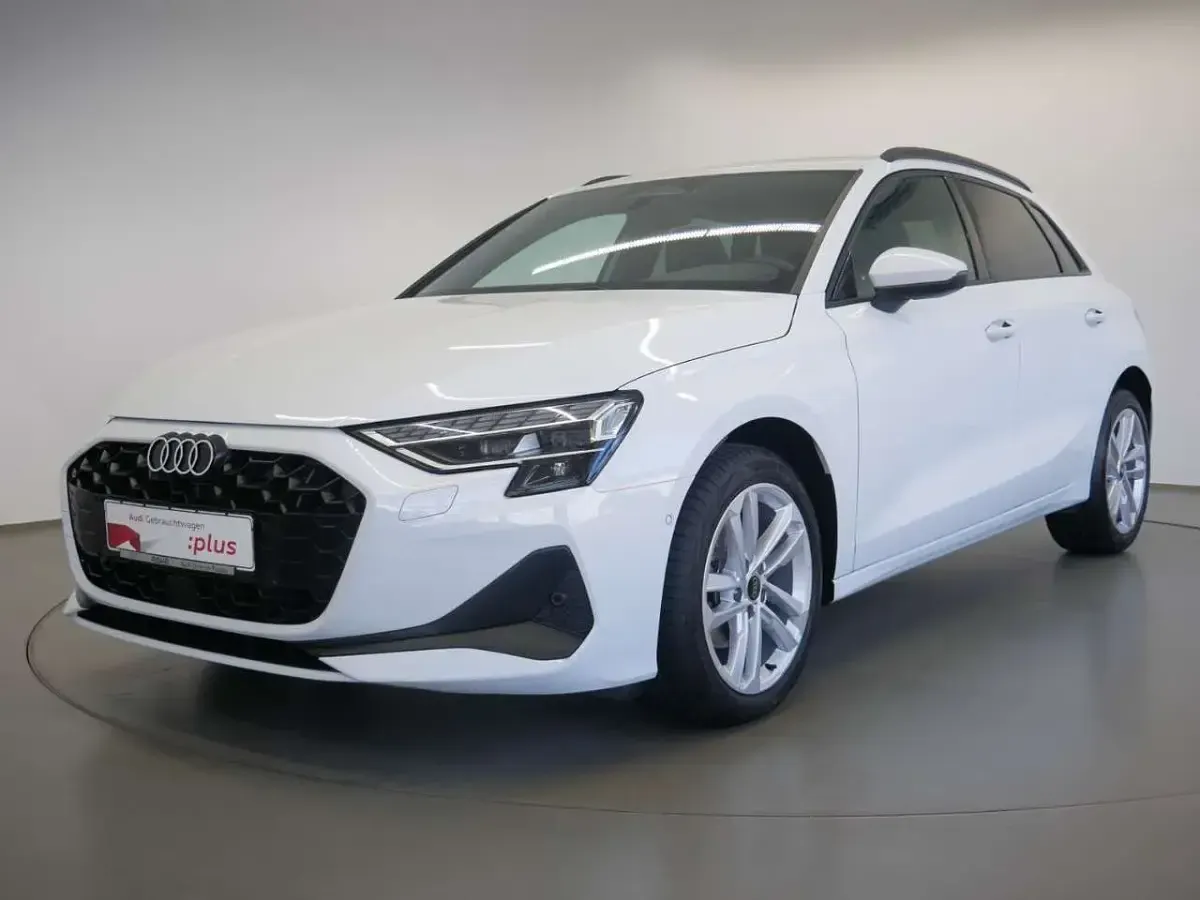 Gebraucht Audi A3 Comfort 116 PS (85 kW) 2025 Gletscherweiß metallic Limousine