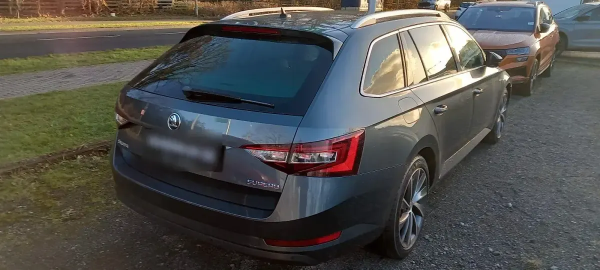 Gebraucht Skoda Superb LAURIN & KLEMENT 220 PS (161 kW) 2016 Grau Kombi