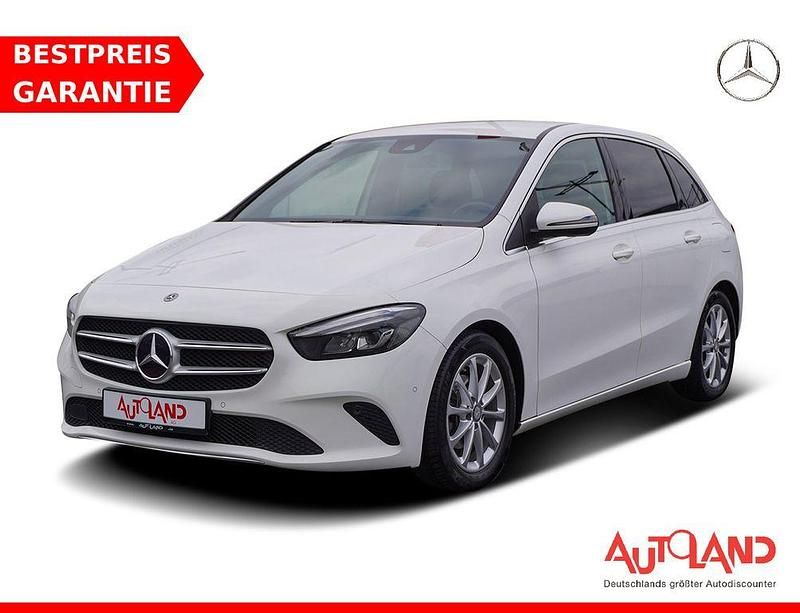 Weiß Gebraucht 2020 Mercedes B180 Edition Van / Kleinbus | 21.990 € (Fairer Preis) - Bild 1/4