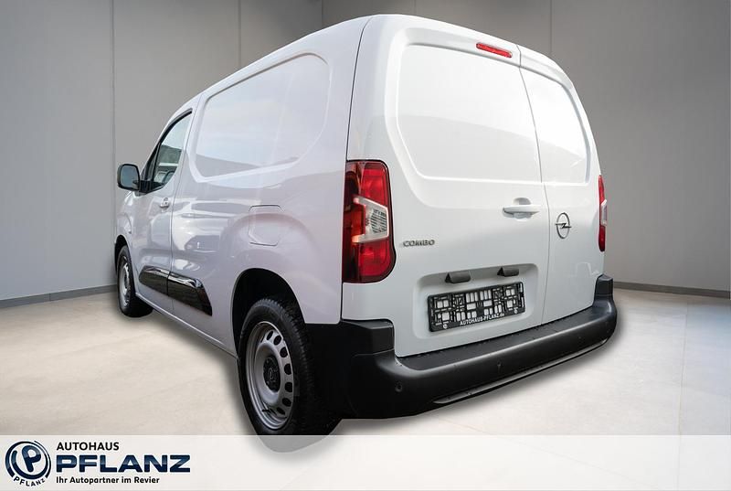 Gebraucht Opel Combo Basis 102 PS (75 kW) 2024 Weiss Van / Kleinbus