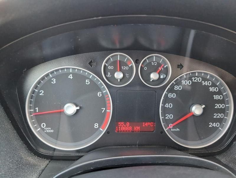 Second-hand Ford Focus Style 116 CP (85 kW) 2007 Argintiu Berlinǎ