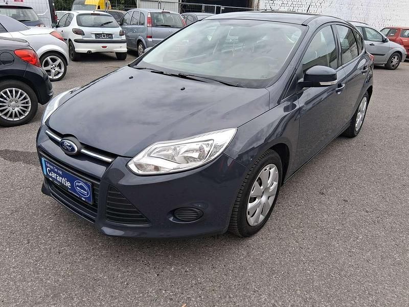 Gebraucht Ford Focus Trend 101 PS (74 kW) 2013 Grau Limousine