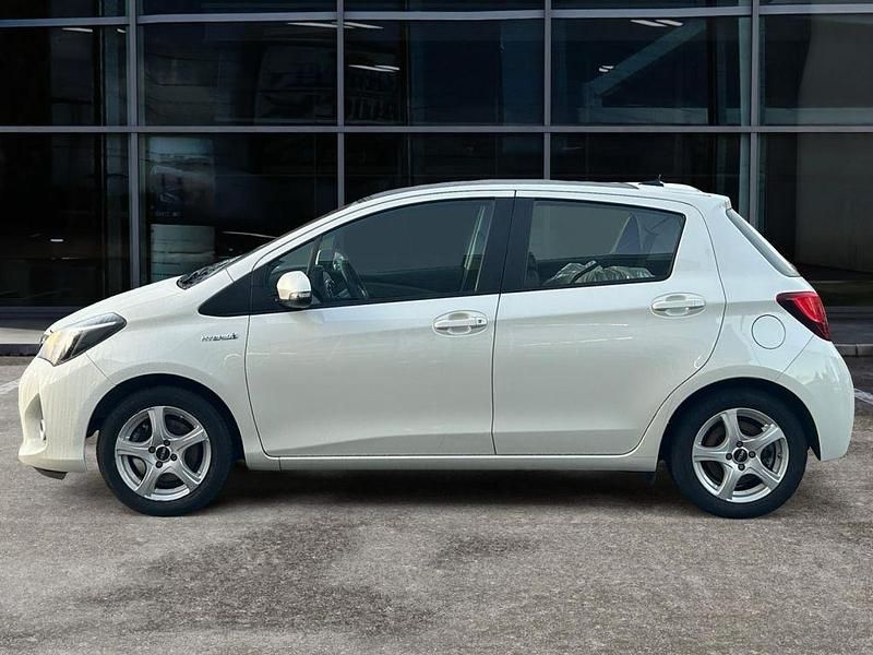 Gebraucht Toyota Yaris Hybrid Lounge 101 PS (74 kW) 2016 Kleinwagen