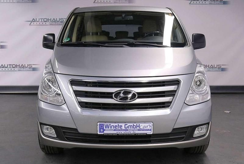 Gebraucht Hyundai H-1 170 PS (125 kW) 2017 Creamy white / sol Van / Kleinbus