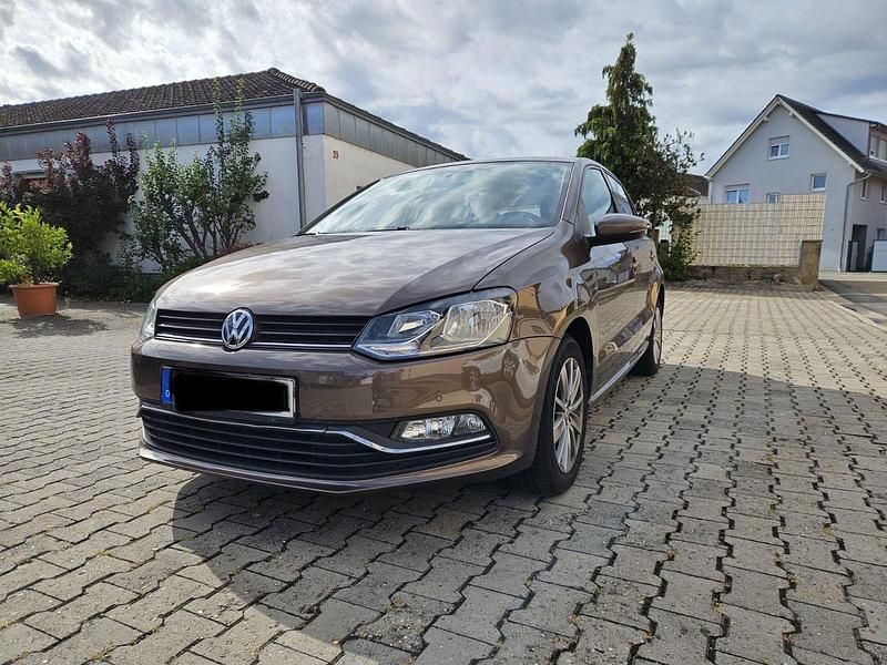 Braun Gebraucht 2015 VW Polo Kleinwagen | 5.980 € (Fairer Preis) - Bild 1/4