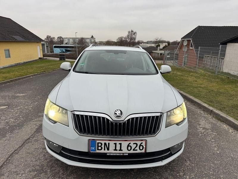 Gebraucht Skoda Superb Elegance 260 PS (191 kW) 2014 Weiß Kombi