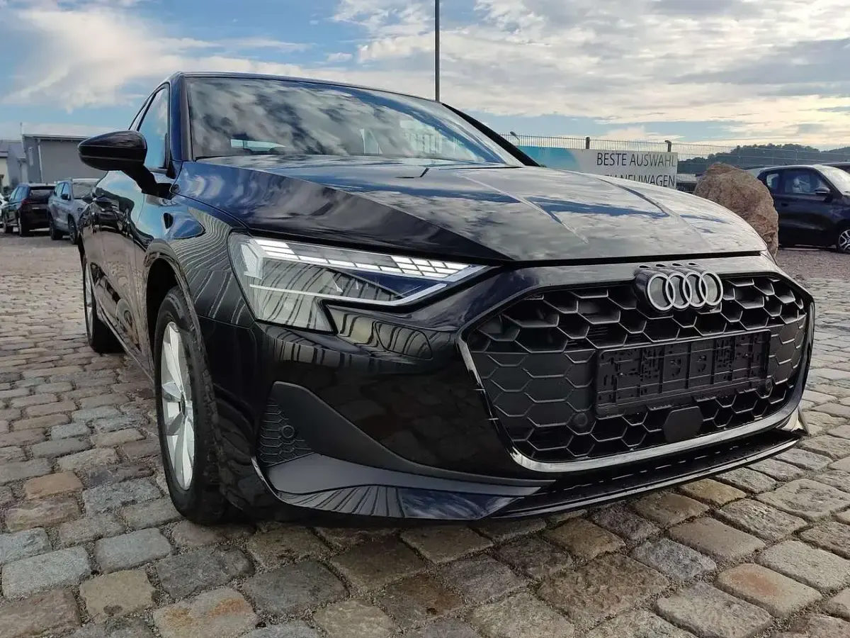 Gebraucht Audi A3 150 PS (110 kW) 2026 Schwarz Limousine