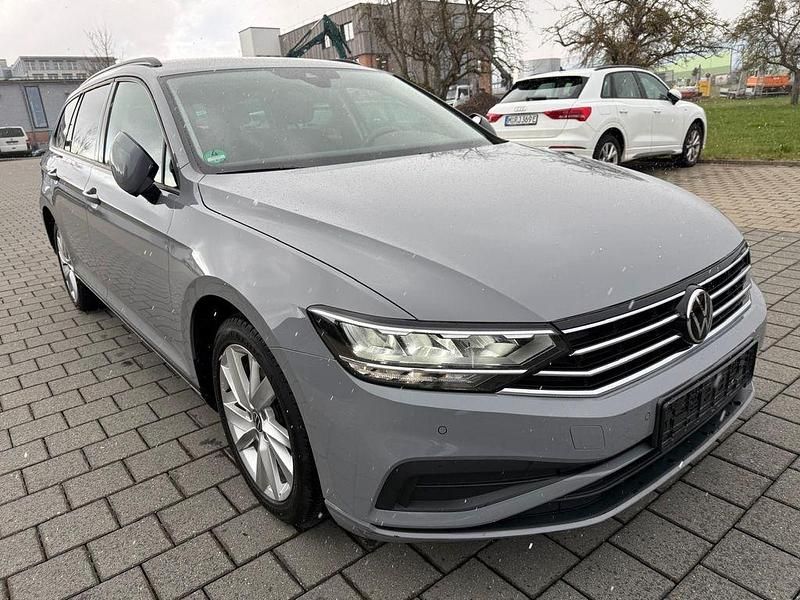 Gebraucht VW Passat R 122 PS (89 kW) 2022 Grau Kombi