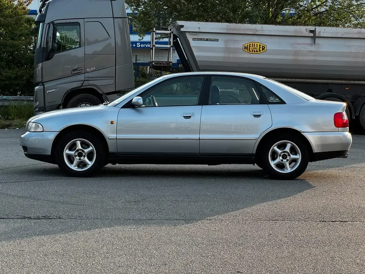 Gebraucht Audi A4 101 PS (74 kW) 1998 Silber Limousine