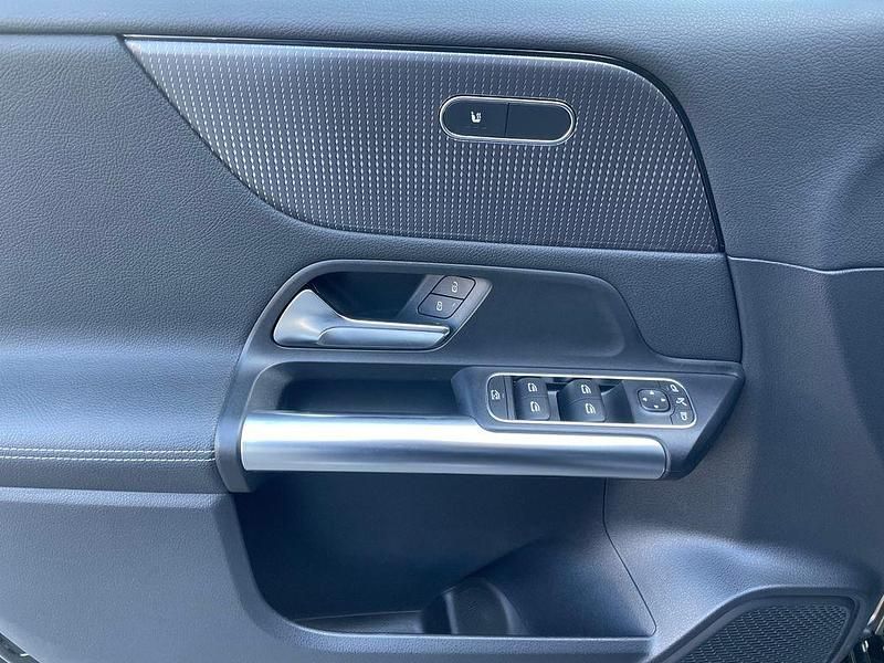 Gebraucht Mercedes B220 Progressive 190 PS (139 kW) 2019 Schwarz Van / Kleinbus