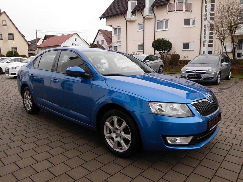 Gebraucht Skoda Octavia Elegance 150 PS (110 kW) 2015 Blau Kleinwagen