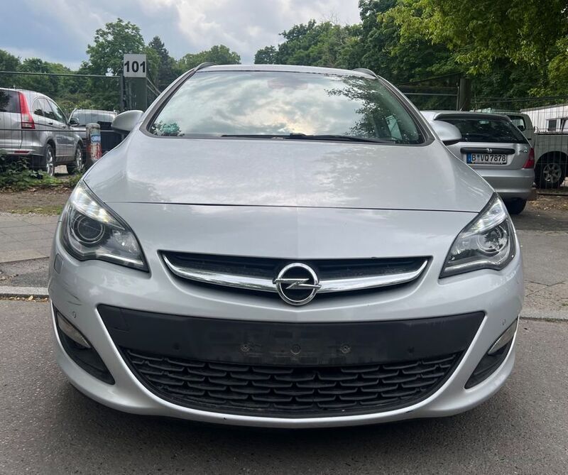 Silber Gebraucht 2013 Opel Astra Edition Kombi | 3.450 € (Fairer Preis) - Bild 1/4