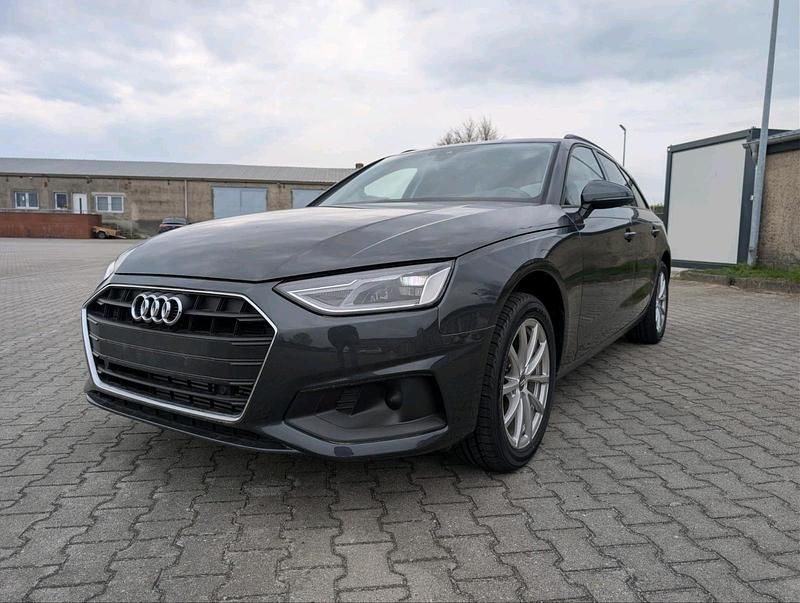 Second-hand Audi A4 150 CP (110 kW) 2023 Negru Break