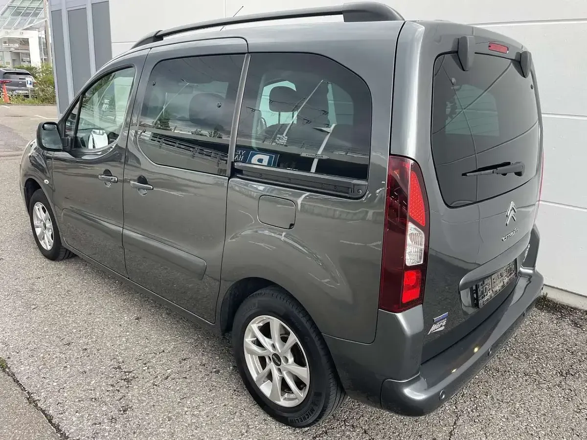 Gebraucht Citroën Berlingo Shine 120 PS (88 kW) 2016 Lack grau shark/metallic Van / Kleinbus