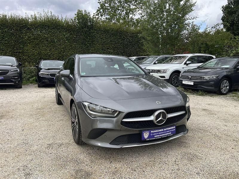 Mountaingrau Gebraucht 2021 Mercedes CLA220 Progressive Limousine | 22.499 € (Superpreis) - Bild 1/4