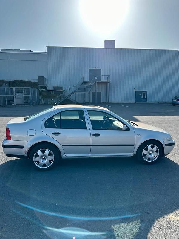 Gebraucht VW Bora 75 PS (55 kW) 2001 Silber Limousine