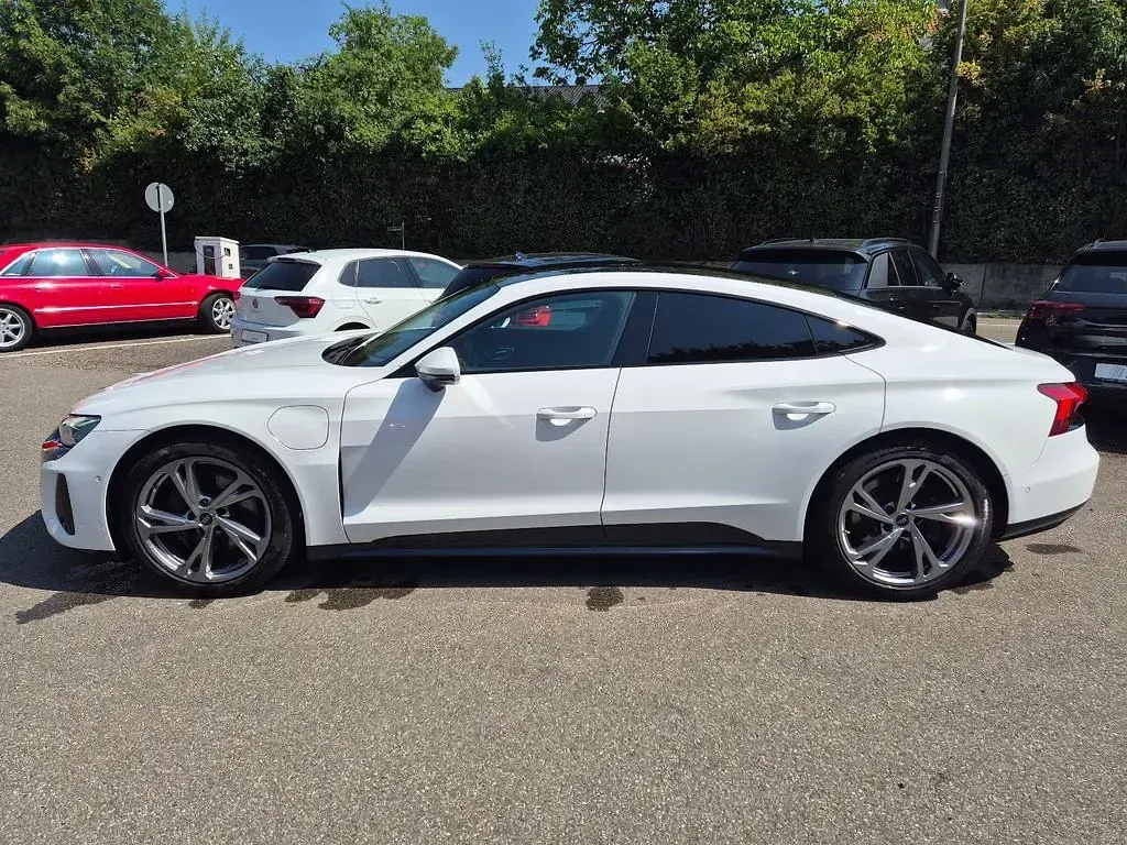 Gebraucht Audi e-tron GT quattro Comfort 350 kW (476 PS) 2023 Ibisweiß Limousine