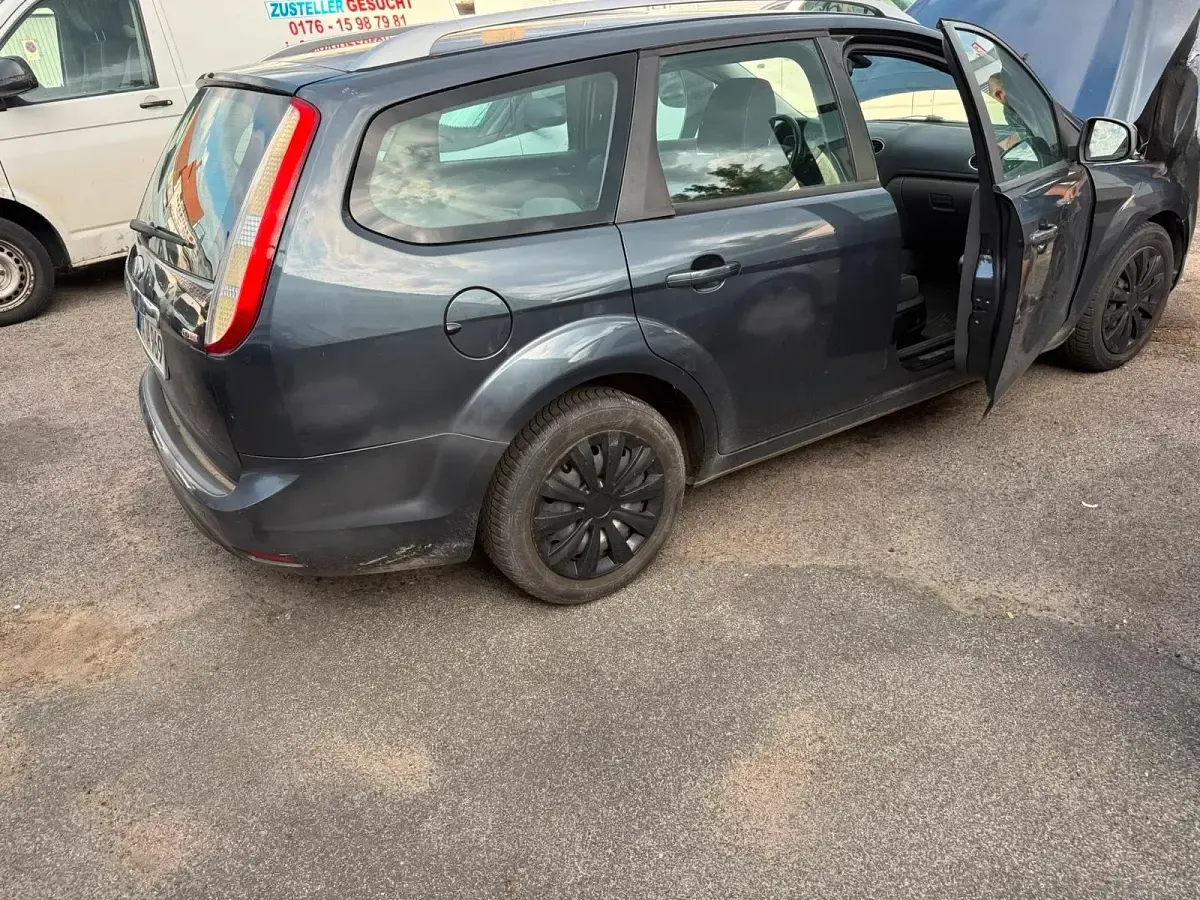 Gebraucht Ford Focus 109 PS (80 kW) 2009 Grau Limousine